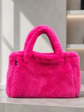 O bag Pink Faux Fur Handbag NWT
14x10 in size